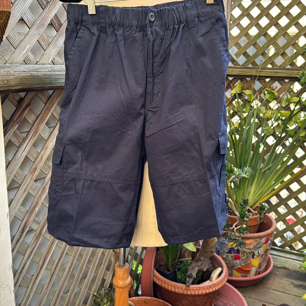 Men’s Cargo Style Cotton Shorts, Navy Blue. Size Large, 6 pockets. NWT